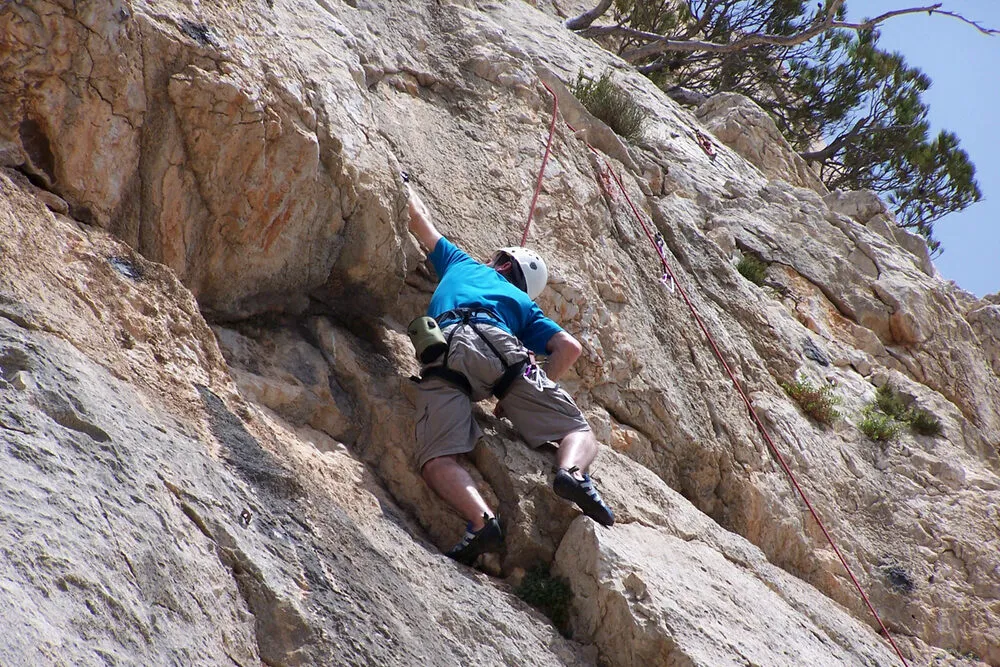 Actividades de escalada cerca del Hotel Boutique Cases Noves en Guadalest